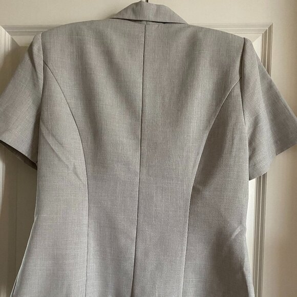 R & K Short-sleeve Women's Blazer Jacket Size 10 BNWOT - Picture 2 of 4